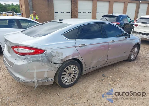 2016 Ford Fusion Energi Se Luxury z USA, uszkodzony, nr VIN 3FA6P0PU9GR393804